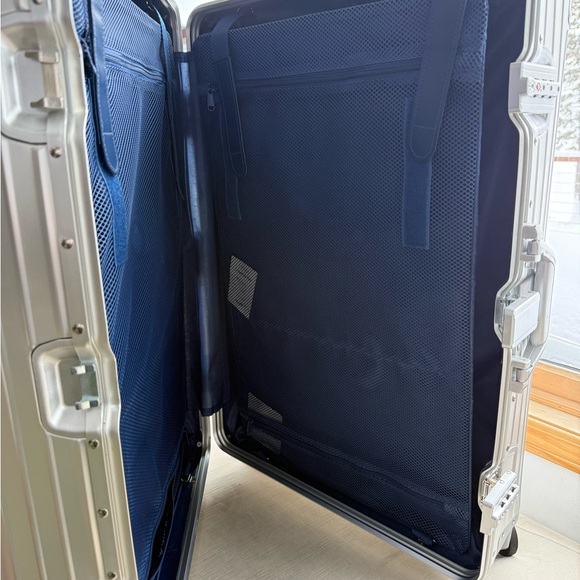 RIMOWA Silver Aluminum Suitcase Large Check-in - Picture 3 of 15